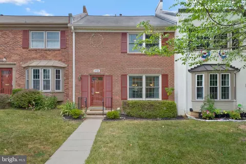 5988 Queenston St, Springfield, VA 22152