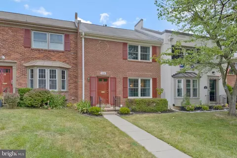 5988 Queenston St, Springfield, VA 22152 photo 2
