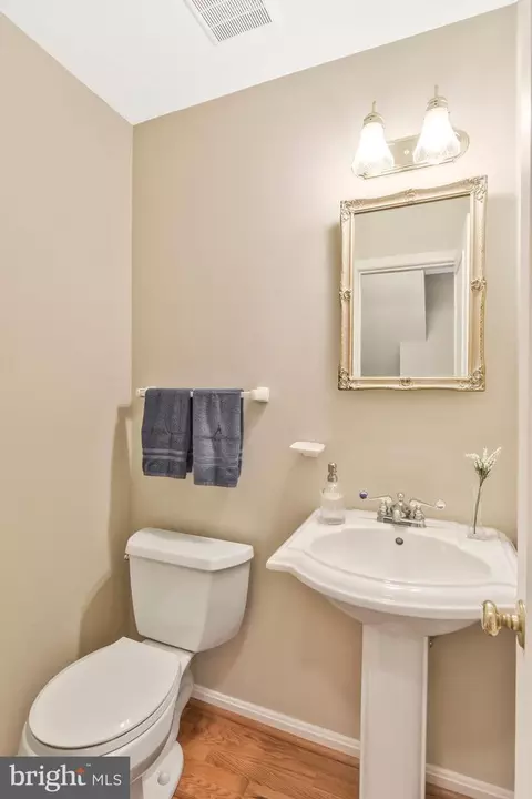 5988 Queenston St, Springfield, VA 22152 photo 13