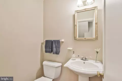 5988 Queenston St, Springfield, VA 22152 photo 12