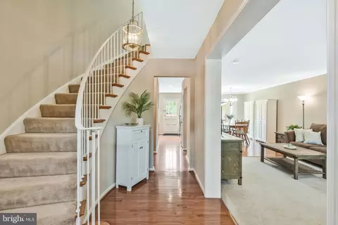 5988 Queenston St, Springfield, VA 22152 photo 6