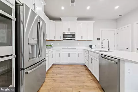 4664 Westfields Blvd, Chantilly, VA 20151