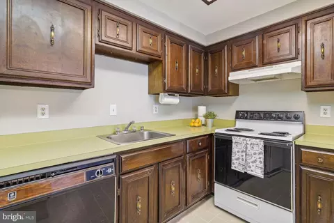 Kitchen - 7600 Tremayne Pl #307, Mclean, VA 22102 photo 3 of 3