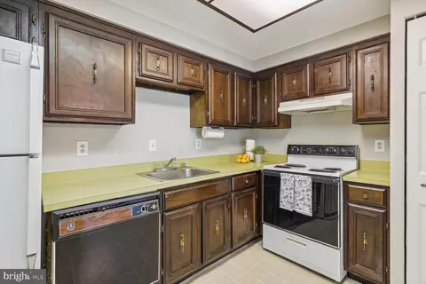 Kitchen - 7600 Tremayne Pl #307, Mclean, VA 22102 photo 2 of 3