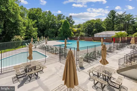 Exterior - 7600 Tremayne Pl #307, Mclean, VA 22102 photo 2 of 7