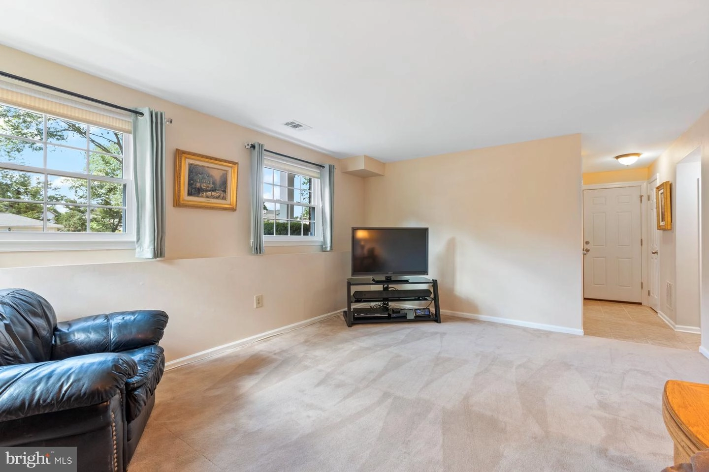 Living - 8807 Hayload Ct, Springfield, VA 22153 photo 4 of 5