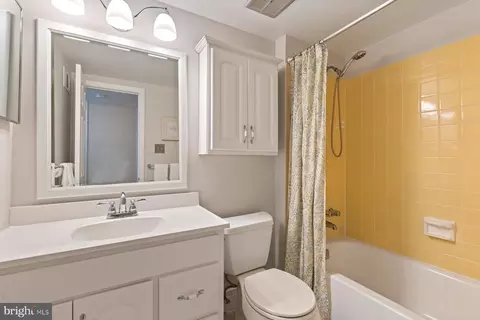 Bath - 8807 Hayload Ct, Springfield, VA 22153 photo 2 of 2