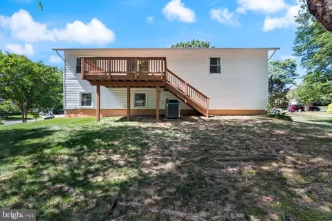Exterior - 8807 Hayload Ct, Springfield, VA 22153 photo 7 of 9
