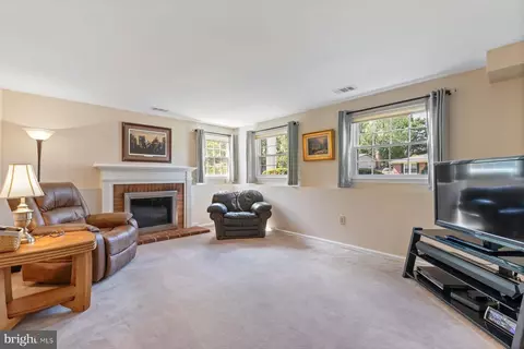 Living - 8807 Hayload Ct, Springfield, VA 22153 photo 3 of 5