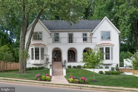 1504 Laburnum St, Mclean, VA 22101 photo 2