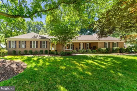 10835 Oakcrest Ct, Fairfax, VA 22030