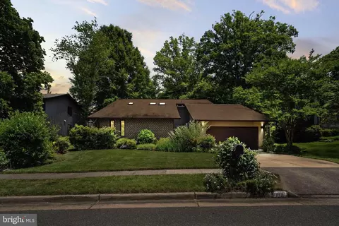 9007 Fort Craig Dr, Burke, VA 22015