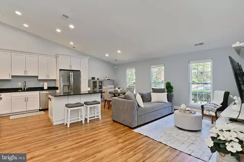 10013 Wood Sorrels Ln, Burke, VA 22015