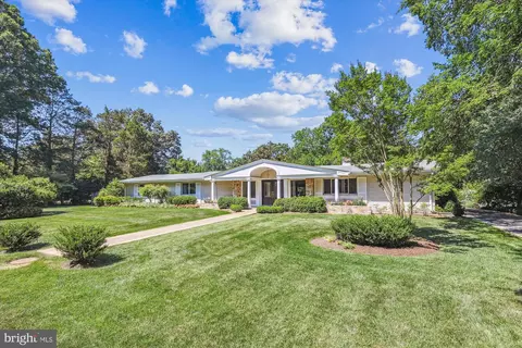 7910 W Boulevard Dr, Alexandria, VA 22308