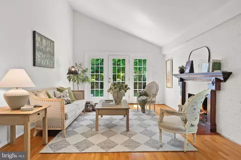 8609 Cushman Pl, Alexandria, VA 22308