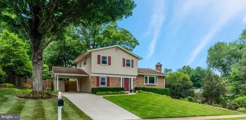 506 Heritage Ln NW, Vienna, VA 22180