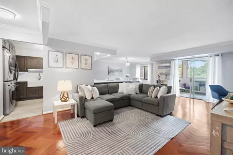 5901 Mount Eagle Dr #215, Alexandria, VA 22303