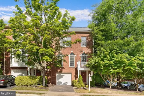 4200 Lower Park Dr, Fairfax, VA 22030