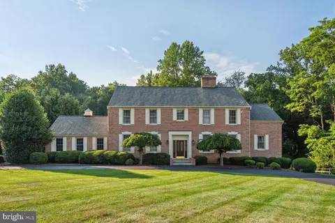 806 Lake Windermere Ct, Great Falls, VA 22066