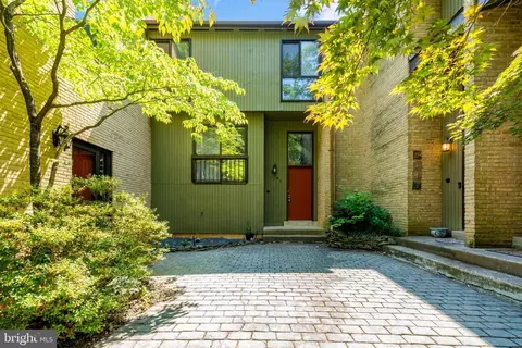3141 Eakin Park Ct, Fairfax, VA 22031