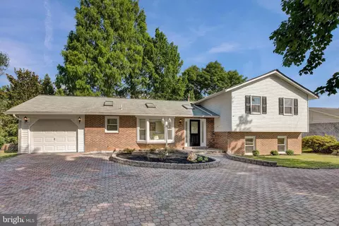 233 Church St NE, Vienna, VA 22180