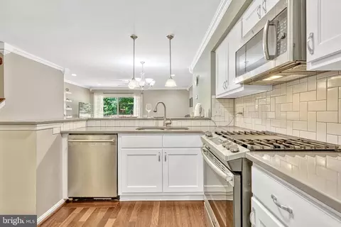 9132 Blarney Stone Dr, Springfield, VA 22152 photo 8
