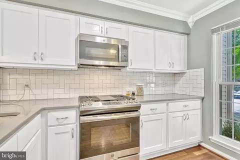 9132 Blarney Stone Dr, Springfield, VA 22152 photo 9