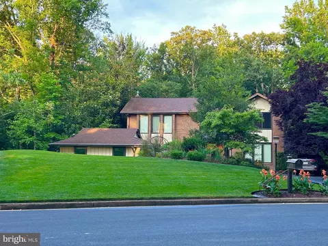 3323 Mantua Dr, Fairfax, VA 22031