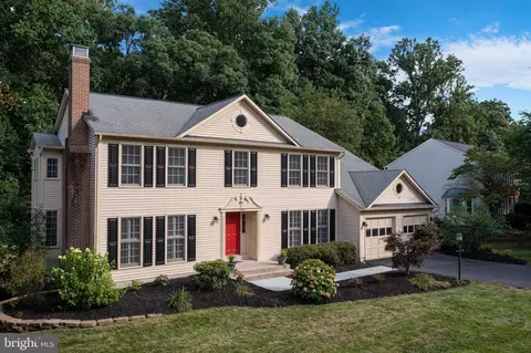 8628 Oak Chase Cir, Fairfax Station, VA 22039