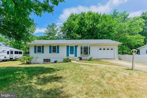 7949 Kidd St, Alexandria, VA 22309