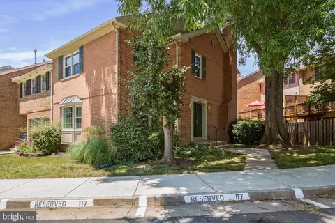 2712 Carter Farm Ct, Alexandria, VA 22306