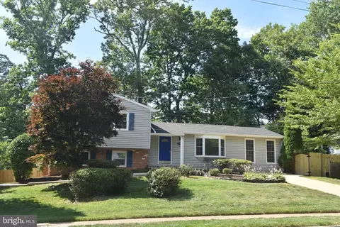 9251 Kristin Ln, Fairfax, VA 22032