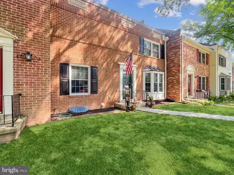 5955 Queenston St, Springfield, VA 22152 photo 9