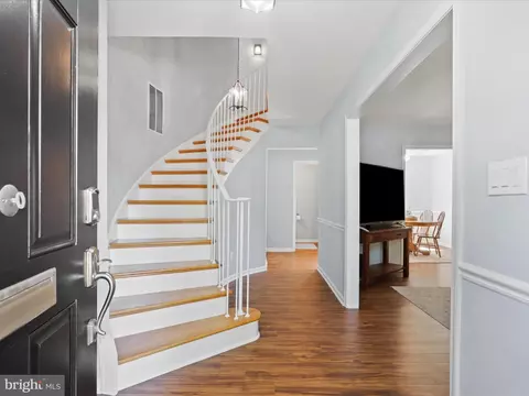 5955 Queenston St, Springfield, VA 22152 photo 11