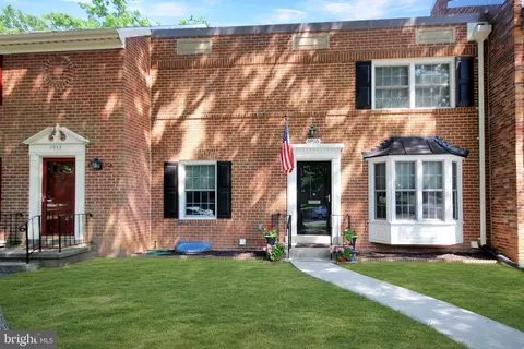 5955 Queenston St, Springfield, VA 22152 photo 2