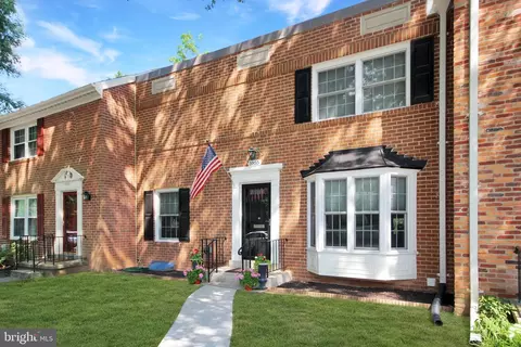 5955 Queenston St, Springfield, VA 22152
