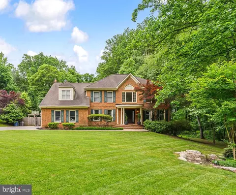 11808 Decour Ct, Fairfax, VA 22030