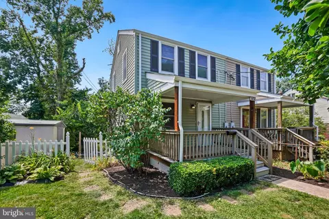 5850 Edgehill Dr, Alexandria, VA 22303