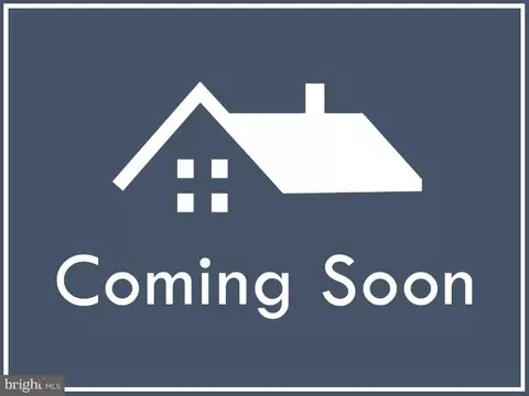 5450 New London Park Dr, Fairfax, VA 22032
