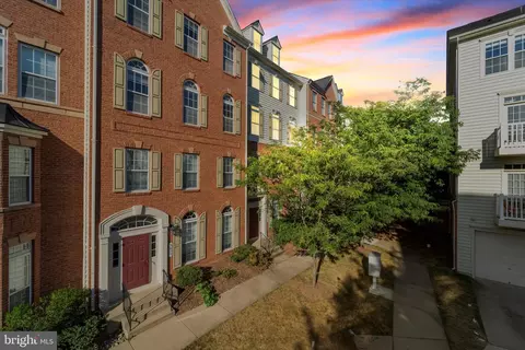 5673 Harrington Falls Ln #F, Alexandria, VA 22312