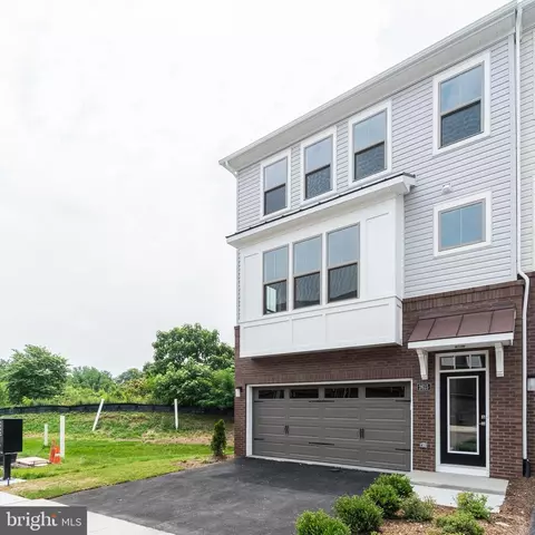 2615 Loganberry Dr, Herndon, VA 20171