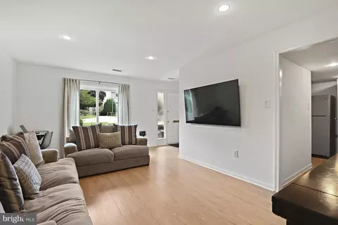 4640 Conwell Dr #190, Annandale, VA 22003