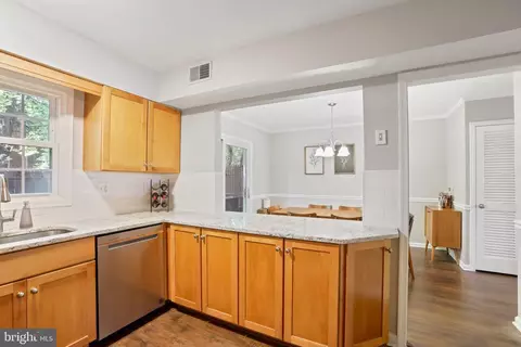 8427 Penshurst Dr #596, Springfield, VA 22152 photo 9