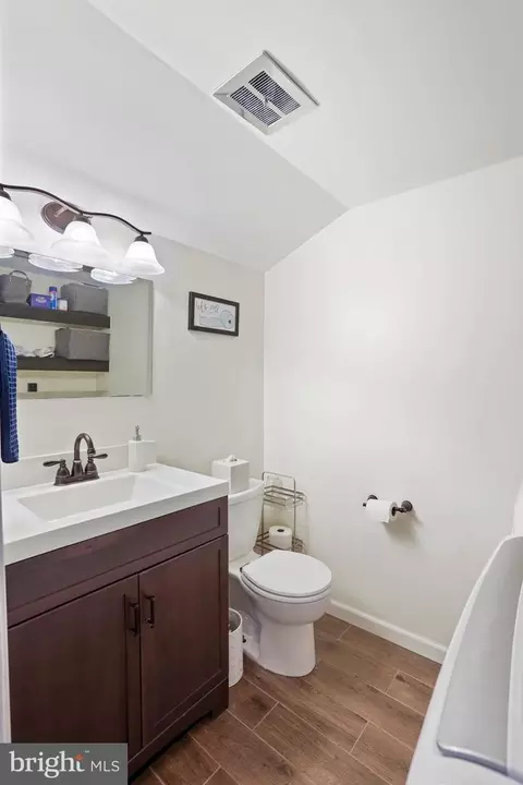 8427 Penshurst Dr #596, Springfield, VA 22152 photo 11