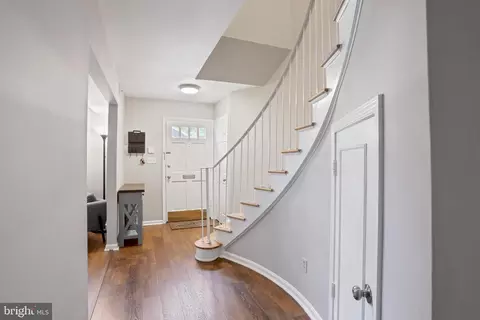 8427 Penshurst Dr #596, Springfield, VA 22152 photo 2