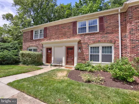 8427 Penshurst Dr #596, Springfield, VA 22152
