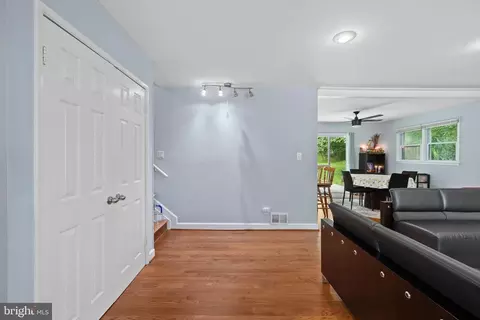 7422 Flora St, Springfield, VA 22150 photo 5