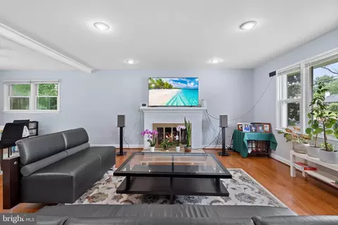 7422 Flora St, Springfield, VA 22150 photo 7