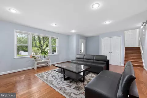 7422 Flora St, Springfield, VA 22150 photo 10