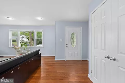 7422 Flora St, Springfield, VA 22150 photo 4